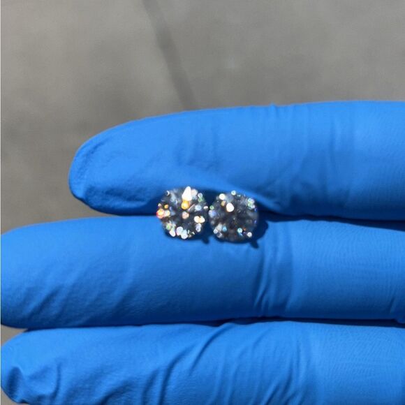 Moissanite Diamond Stud Earrings 2 Carat - Picture 3 of 4